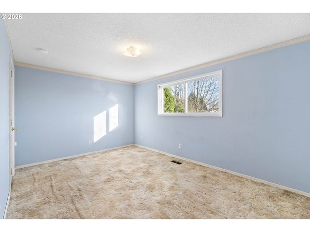 4026 Se WASHINGTON St, Milwaukie, OR 97222