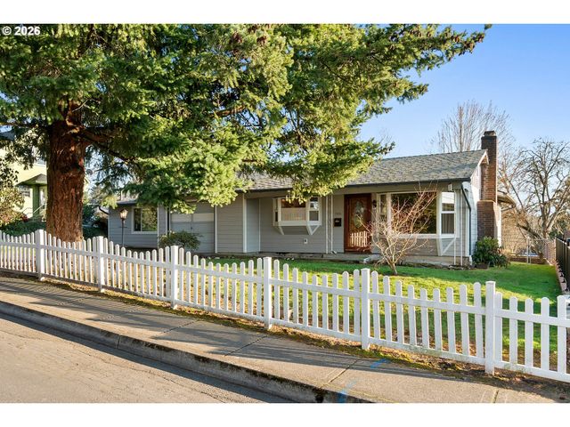 4026 Se WASHINGTON St, Milwaukie, OR 97222