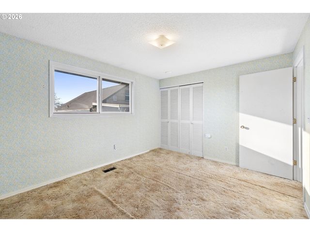 4026 Se WASHINGTON St, Milwaukie, OR 97222