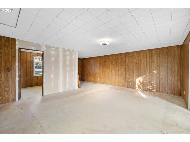 4026 Se WASHINGTON St, Milwaukie, OR 97222