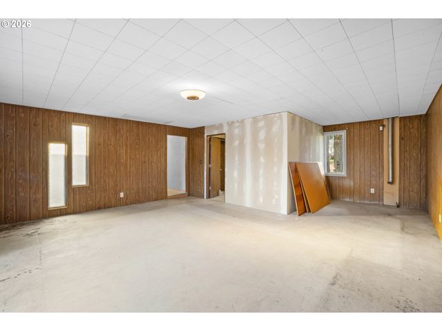 4026 Se WASHINGTON St, Milwaukie, OR 97222