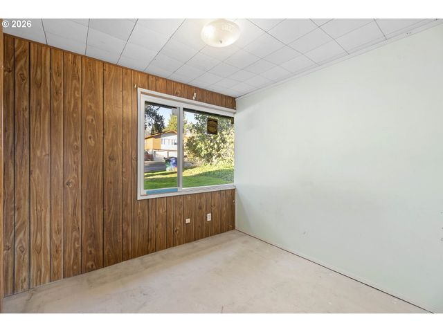 4026 Se WASHINGTON St, Milwaukie, OR 97222