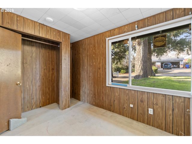 4026 Se WASHINGTON St, Milwaukie, OR 97222