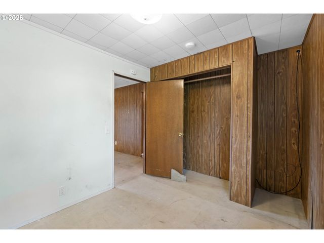 4026 Se WASHINGTON St, Milwaukie, OR 97222