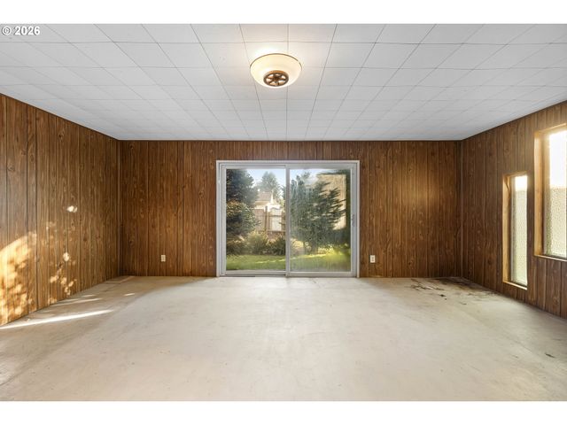 4026 Se WASHINGTON St, Milwaukie, OR 97222