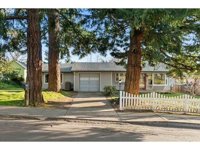 4026 Se WASHINGTON St, Milwaukie, OR 97222