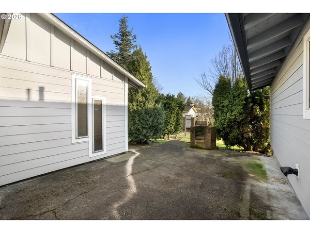 4026 Se WASHINGTON St, Milwaukie, OR 97222