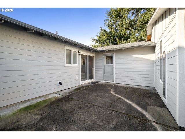 4026 Se WASHINGTON St, Milwaukie, OR 97222