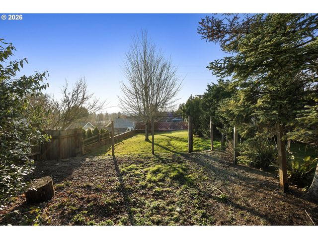 4026 Se WASHINGTON St, Milwaukie, OR 97222