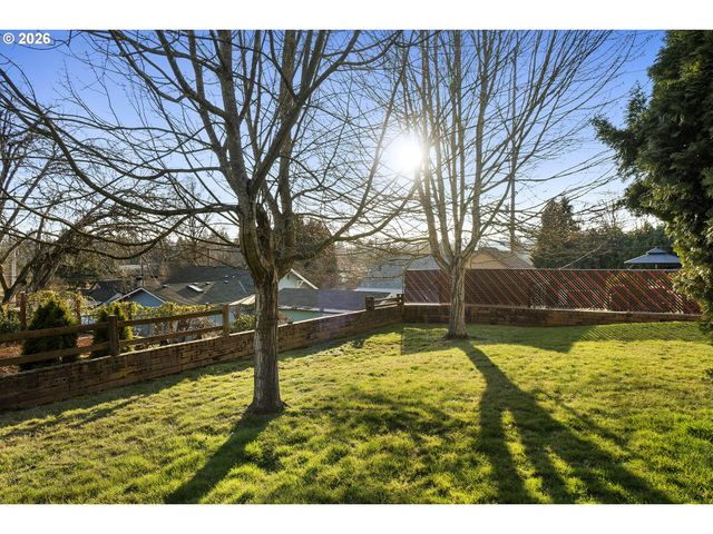 4026 Se WASHINGTON St, Milwaukie, OR 97222