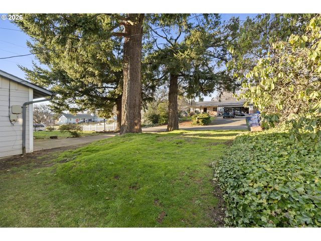 4026 Se WASHINGTON St, Milwaukie, OR 97222