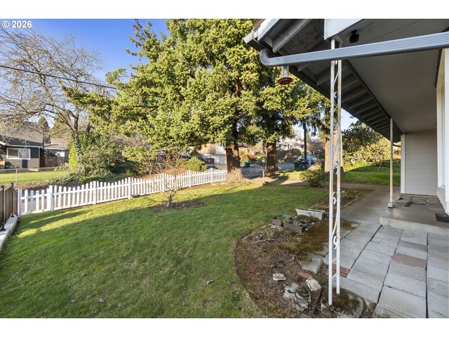 4026 Se WASHINGTON St, Milwaukie, OR 97222