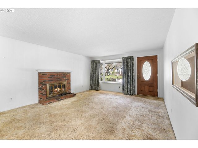 4026 Se WASHINGTON St, Milwaukie, OR 97222