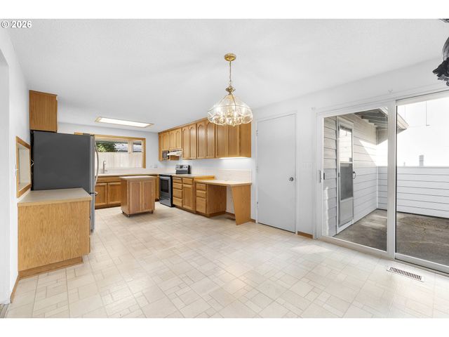 4026 Se WASHINGTON St, Milwaukie, OR 97222