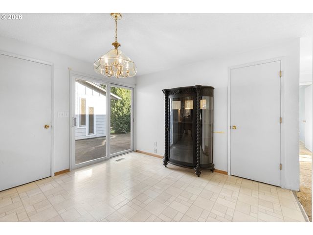 4026 Se WASHINGTON St, Milwaukie, OR 97222