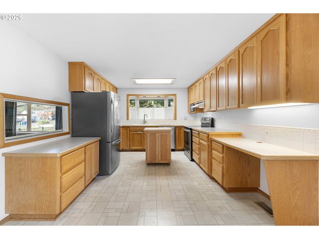 4026 Se WASHINGTON St, Milwaukie, OR 97222