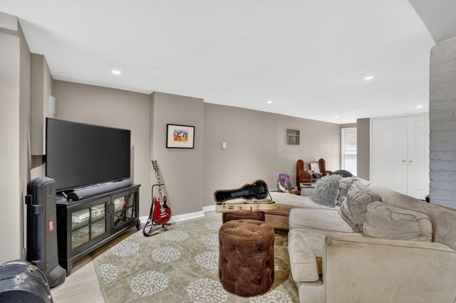 1233 E ST SE, Washington, DC 20003