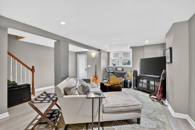1233 E ST SE, Washington, DC 20003