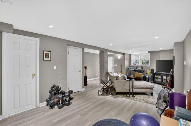 1233 E ST SE, Washington, DC 20003