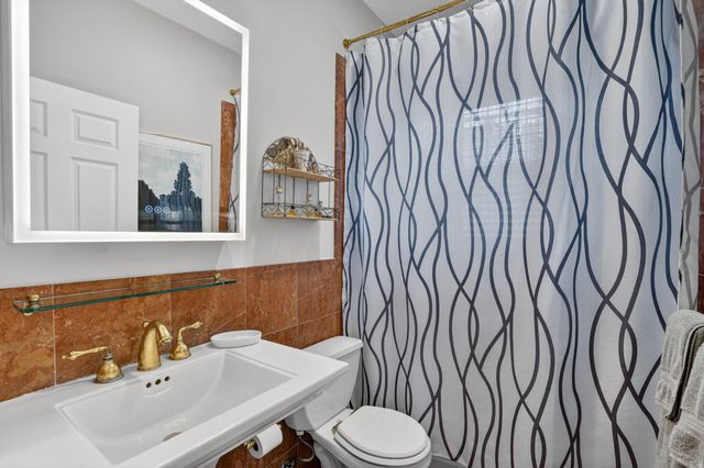 1233 E ST SE, Washington, DC 20003