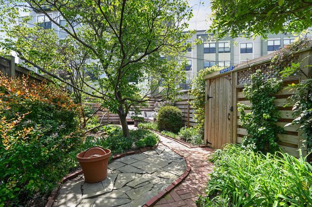 1233 E ST SE, Washington, DC 20003