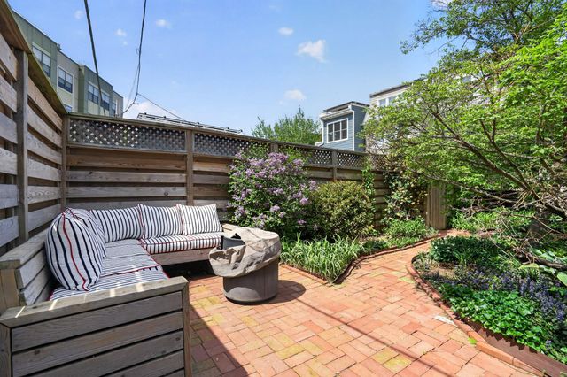 1233 E ST SE, Washington, DC 20003