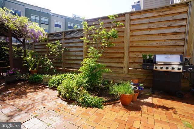 1233 E ST SE, Washington, DC 20003