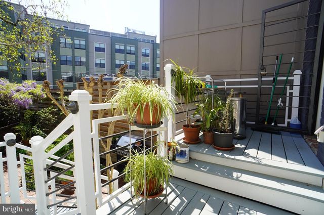 1233 E ST SE, Washington, DC 20003