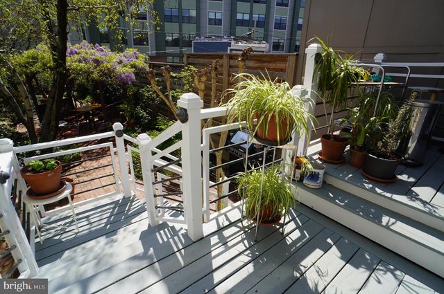 1233 E ST SE, Washington, DC 20003