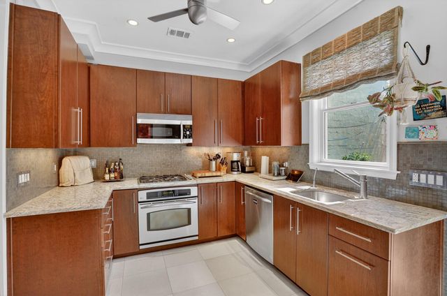 1233 E ST SE, Washington, DC 20003