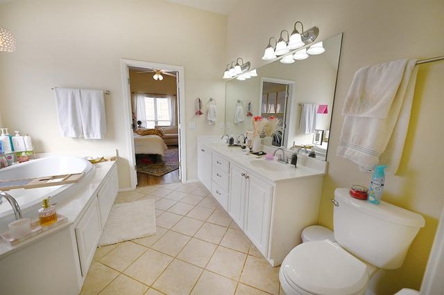 814 S Rock Hollow Court, Stillwater, OK 74074