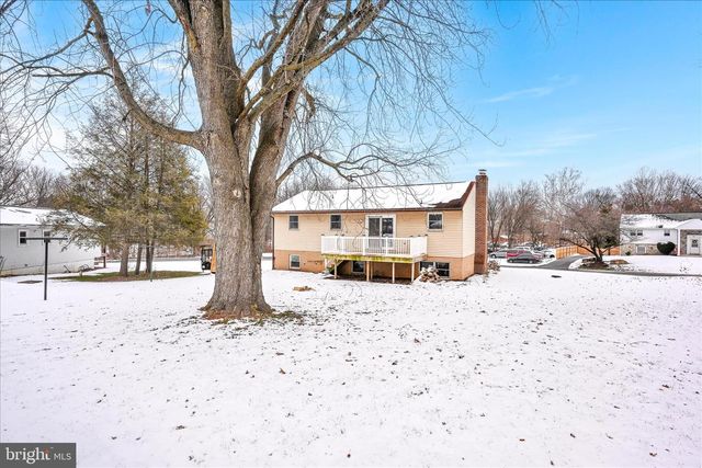 1093 RETTEW MILL RD, Ephrata, PA 17522