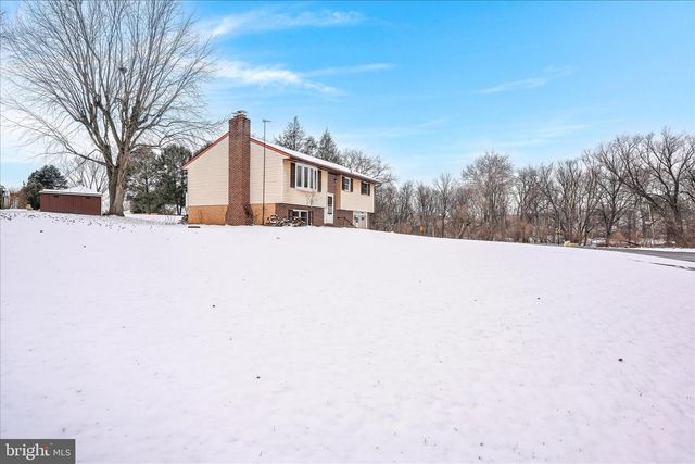 1093 RETTEW MILL RD, Ephrata, PA 17522