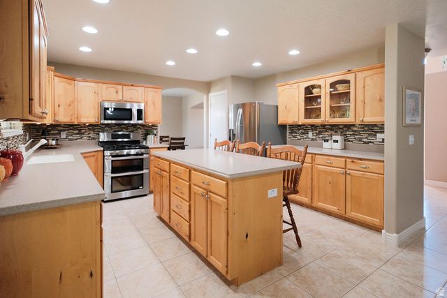 5483 S 3275 W, Roy, UT 84067