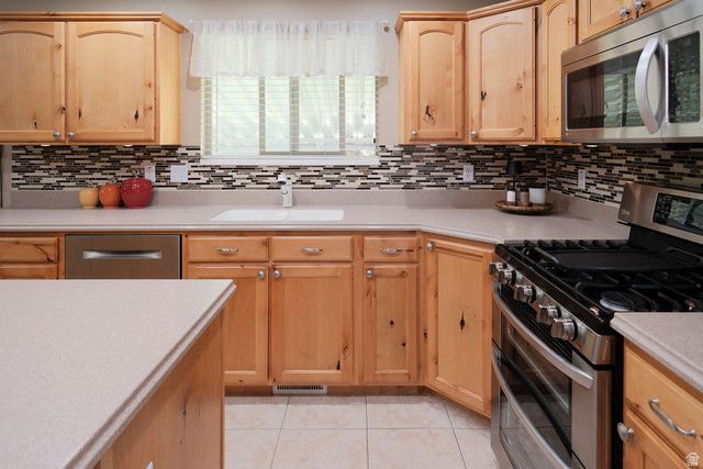 5483 S 3275 W, Roy, UT 84067