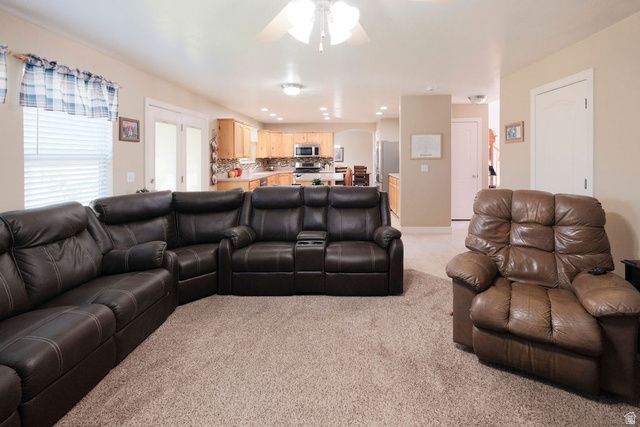 5483 S 3275 W, Roy, UT 84067