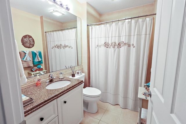 21 Harbour Isle Drive W Ph02, Fort Pierce, FL 34949