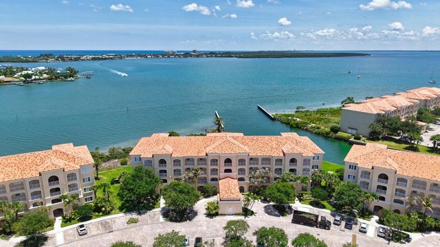 21 Harbour Isle Drive W Ph02, Fort Pierce, FL 34949