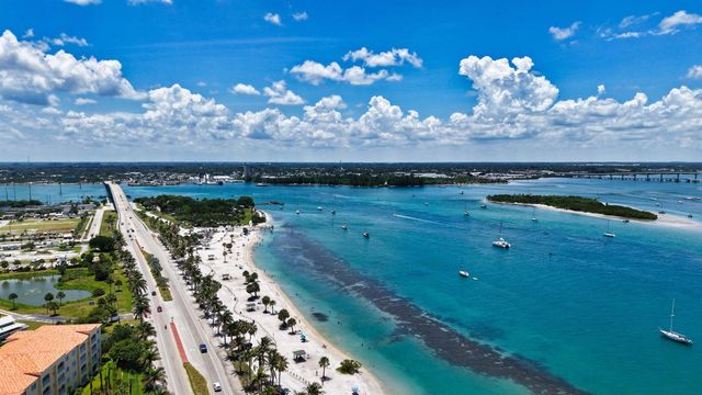 21 Harbour Isle Drive W Ph02, Fort Pierce, FL 34949