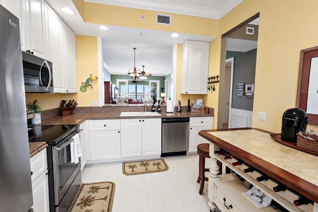 21 Harbour Isle Drive W Ph02, Fort Pierce, FL 34949
