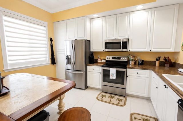 21 Harbour Isle Drive W Ph02, Fort Pierce, FL 34949