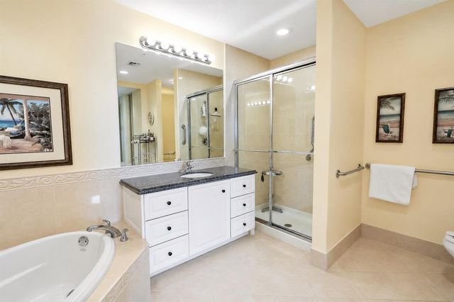 21 Harbour Isle Drive W Ph02, Fort Pierce, FL 34949