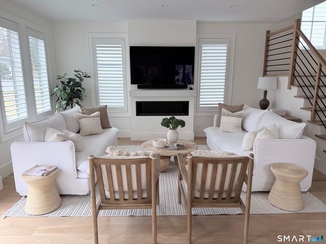 6 Down River Road B, New Canaan, CT 06840