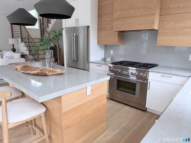 6 Down River Road B, New Canaan, CT 06840