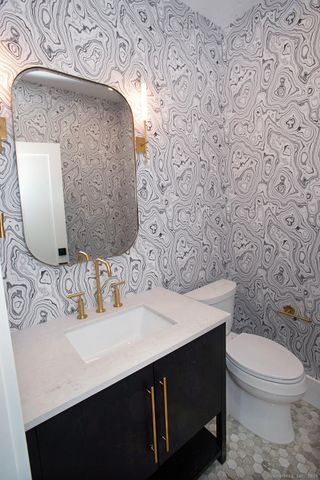 6 Down River Road B, New Canaan, CT 06840