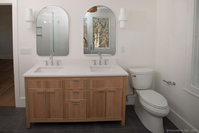 6 Down River Road B, New Canaan, CT 06840