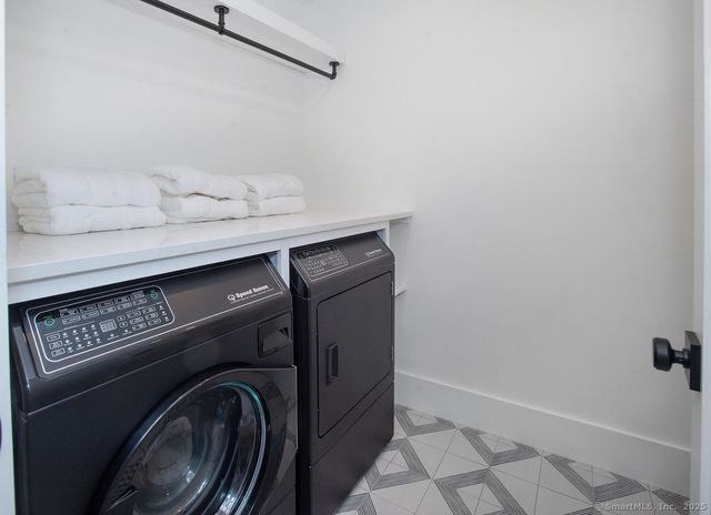 6 Down River Road B, New Canaan, CT 06840