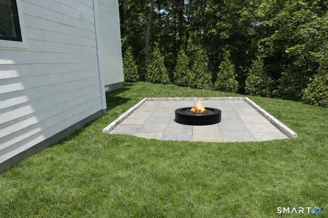 6 Down River Road B, New Canaan, CT 06840