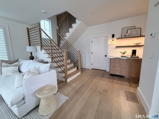 6 Down River Road B, New Canaan, CT 06840