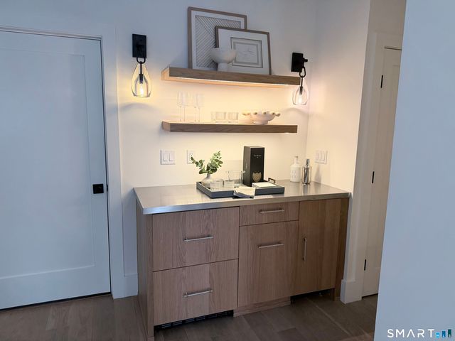 6 Down River Road B, New Canaan, CT 06840